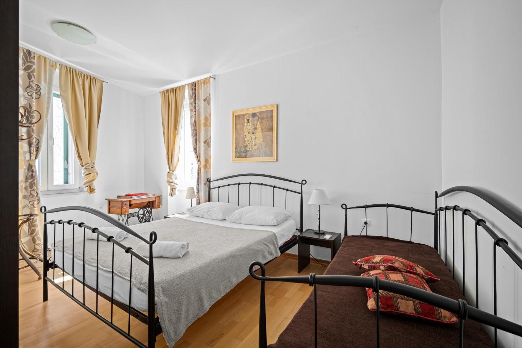 Apartment Bose Split Luaran gambar